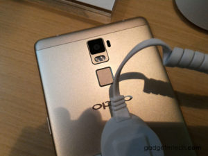 OPPO R7 Plus Hands-on - 5