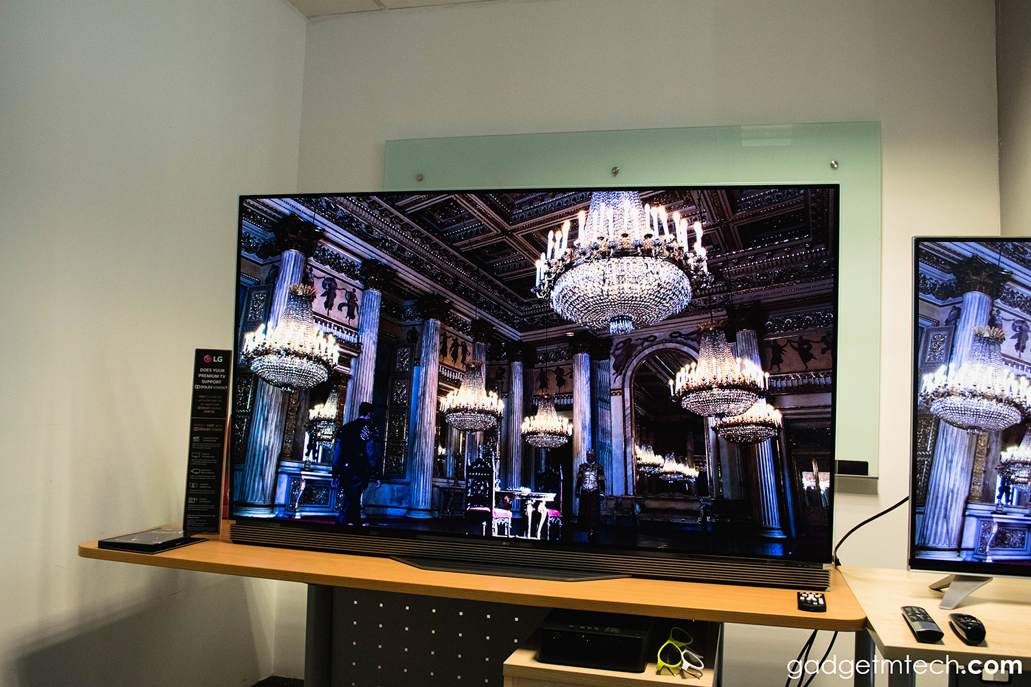 LG E6 OLED 4K HDR Smart TV First Impressions and Quick Review_4