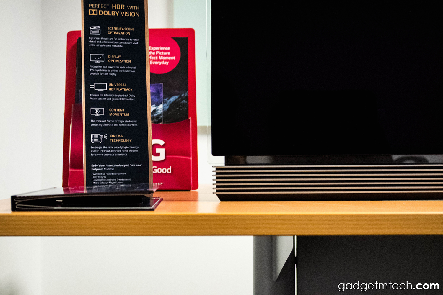 LG E6 OLED 4K HDR Smart TV First Impressions and Quick Review_7