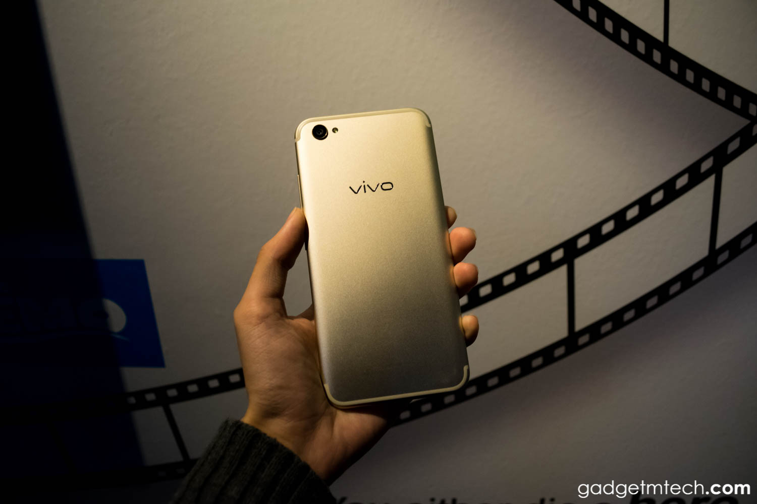 vivo V5Plus and V5s Now Available at Senheng Outlets