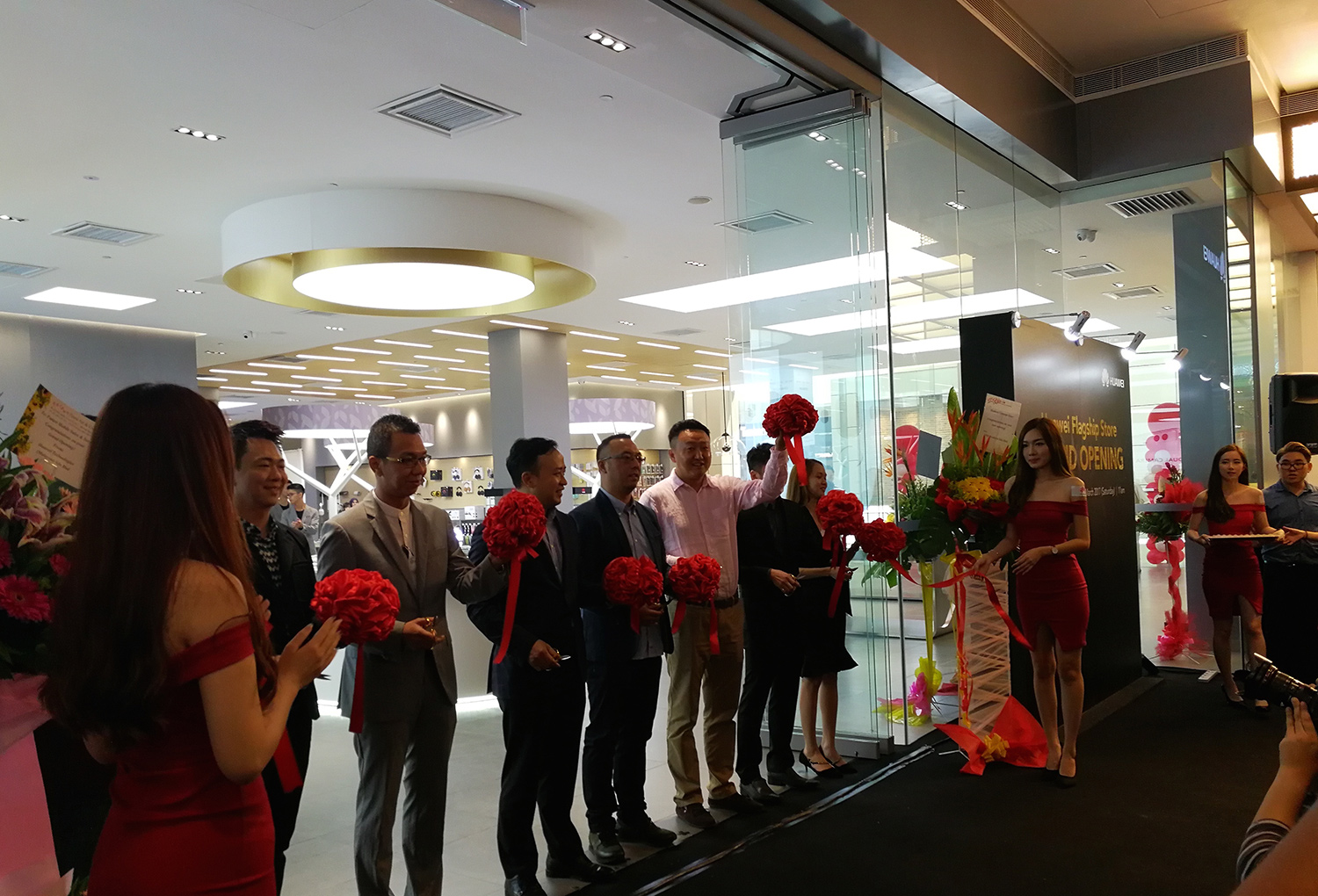 Huawei Opens First Regional Flagship Store in Malaysia