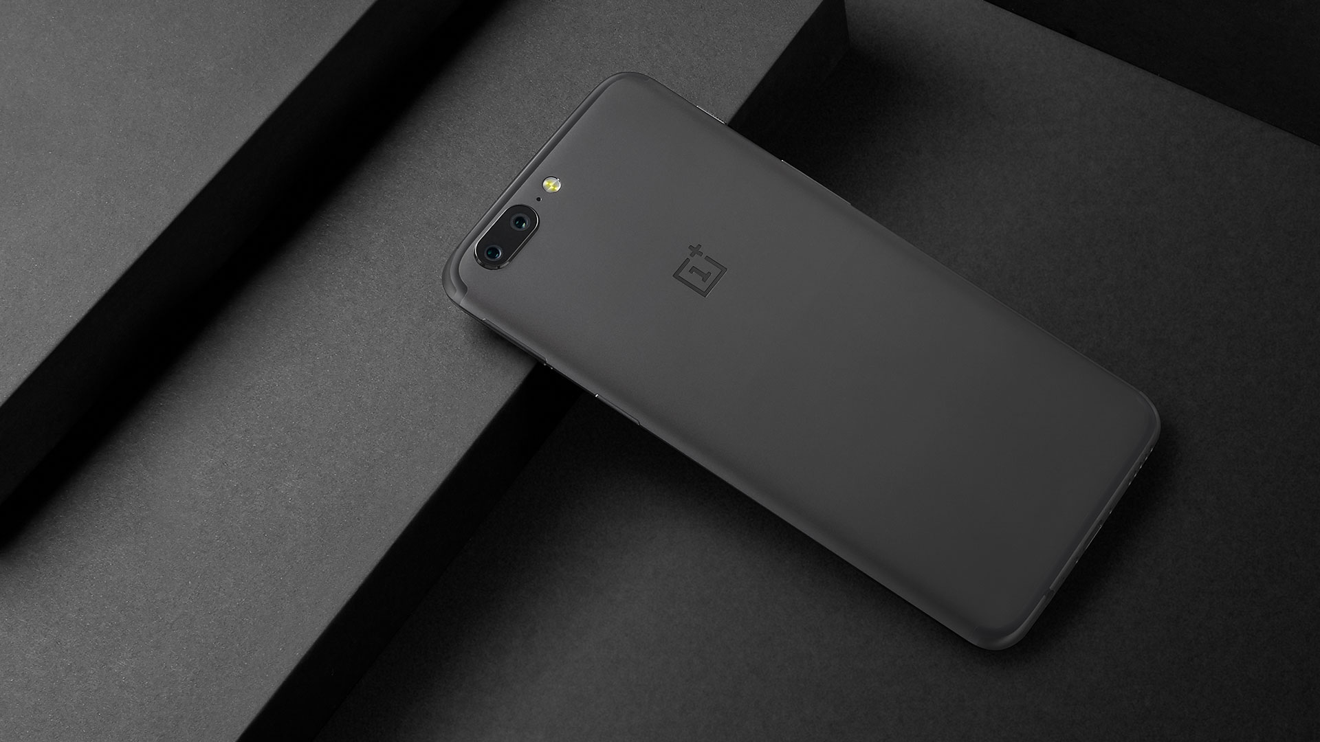 OnePlus 5 Available on 8 July, Pre-Order Now!