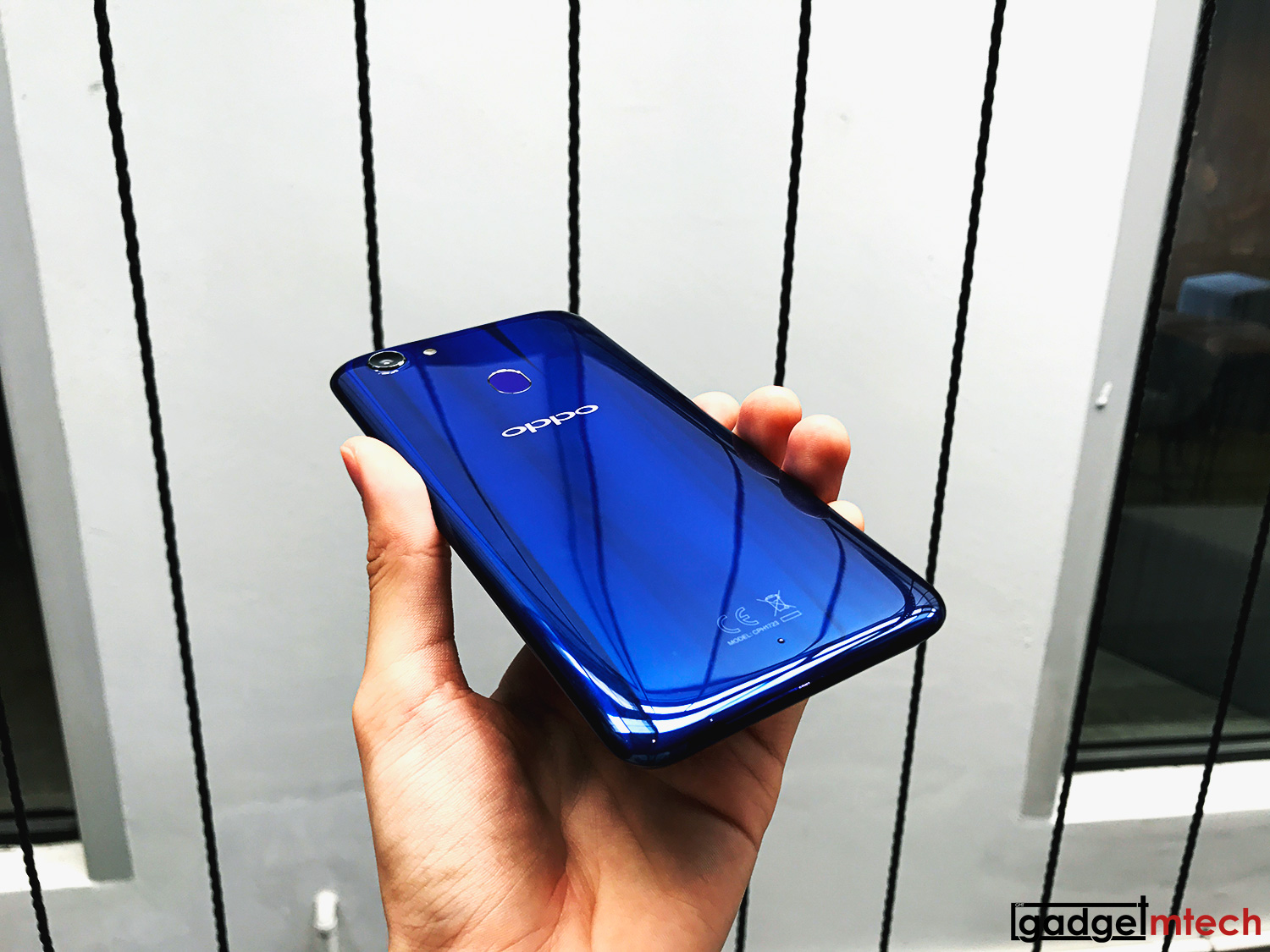 OPPO F5 Dashing Blue_Feature Photo