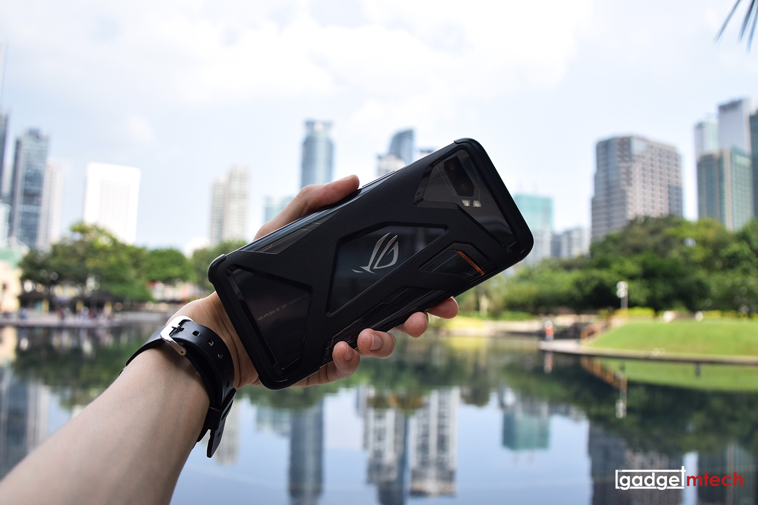 ASUS ROG Phone II Now Available for Pre-Order on Shopee