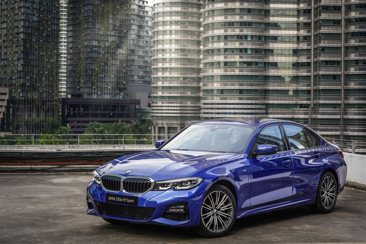 BMW 330e M Sport_1