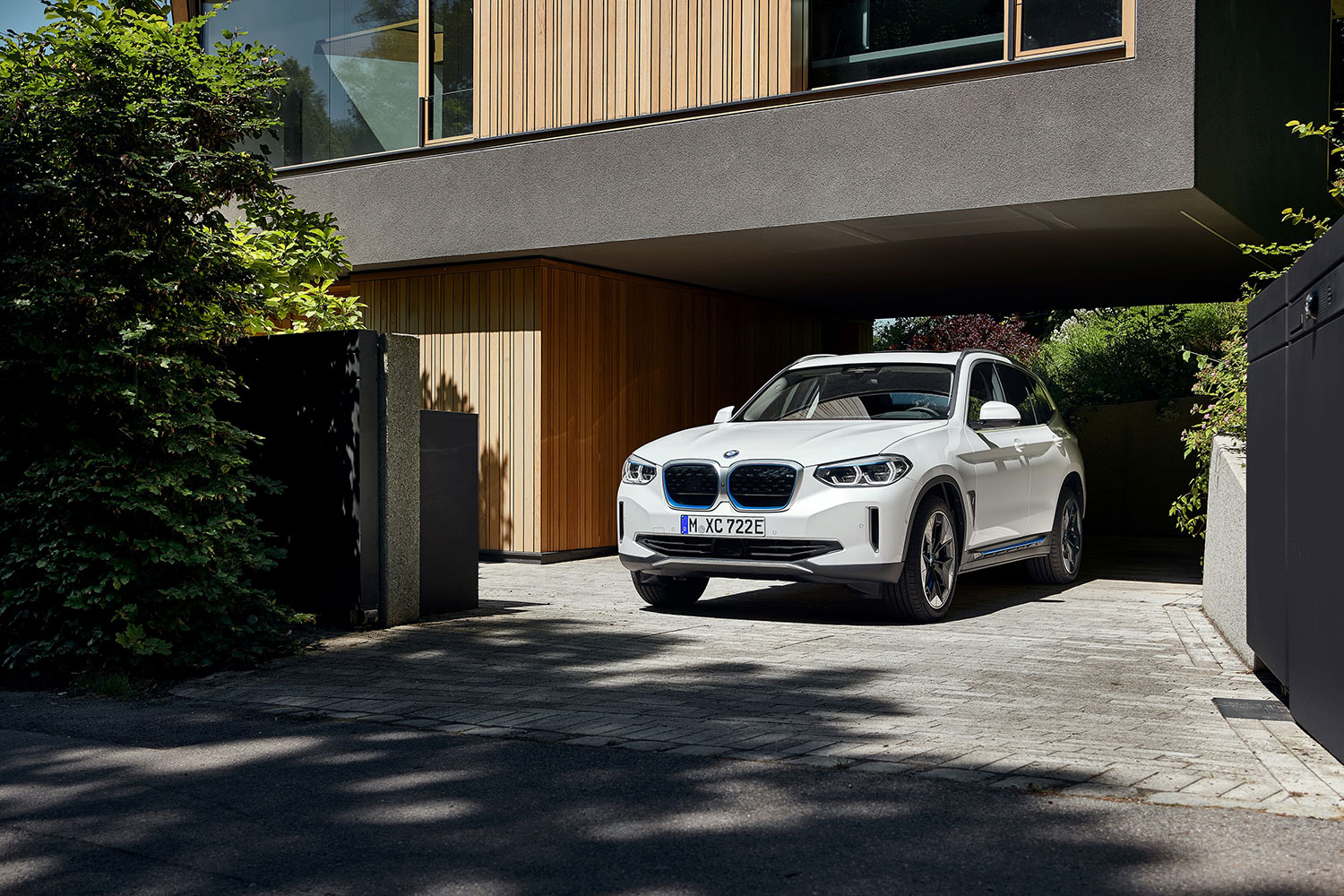 BMW iX3_1