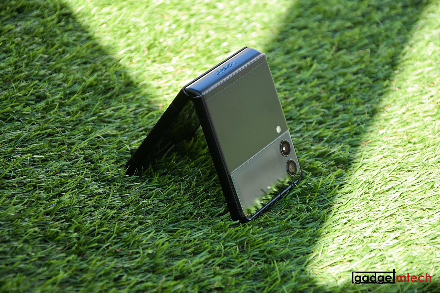 Why Owning The Samsung Galaxy Z Flip3 Could Be A Good Idea?