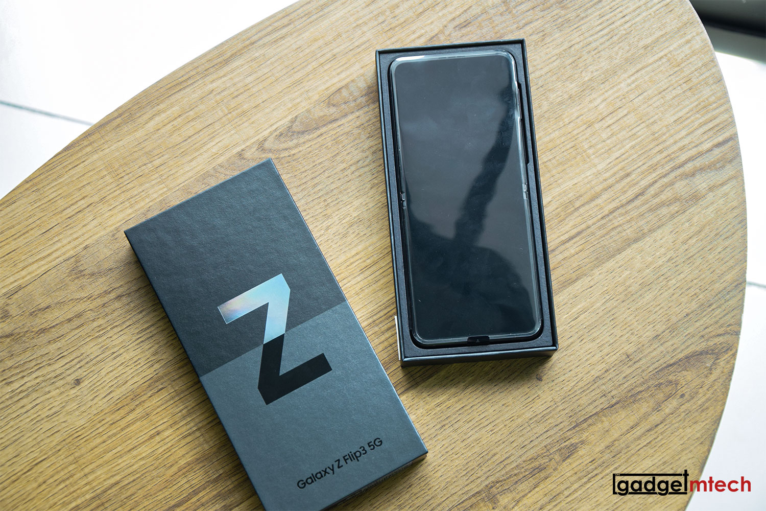 Samsung Galaxy Z Flip3 Unboxing and First Impressions_2