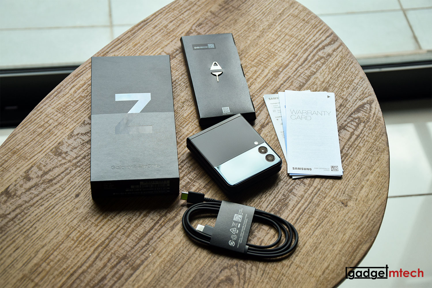Samsung Galaxy Z Flip3 Unboxing and First Impressions_3