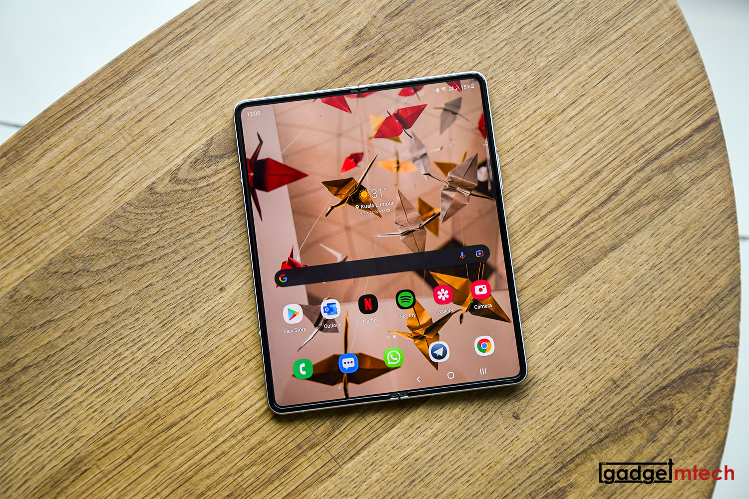 Samsung Galaxy Z Fold3 Unboxing and First Impressions_6