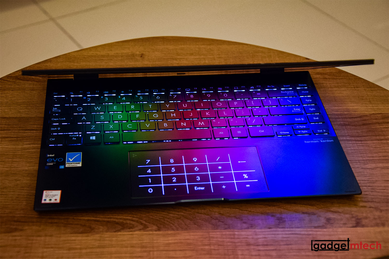 ASUS ZenBook Flip 13 OLED (UX363) Review