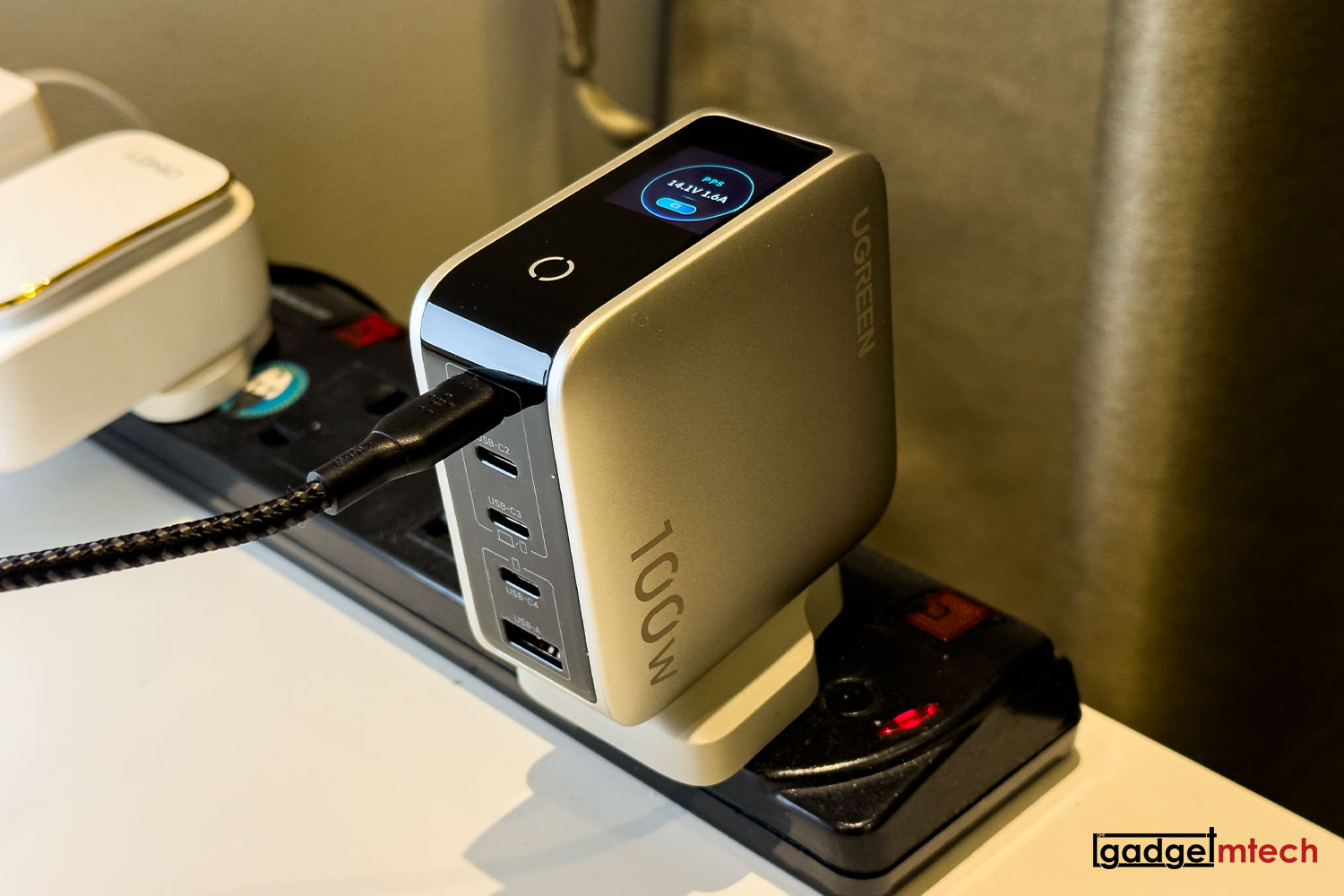 UGREEN Nexode Pro 100W 5-Port Charger Review_1