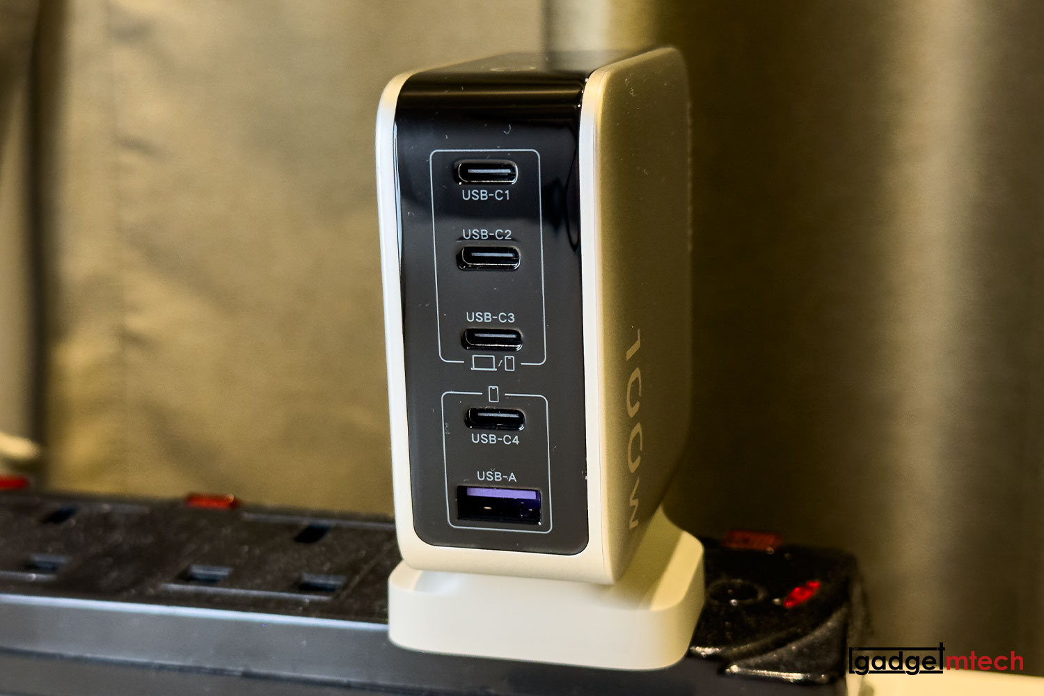 UGREEN Nexode Pro 100W 5-Port Charger Review_2