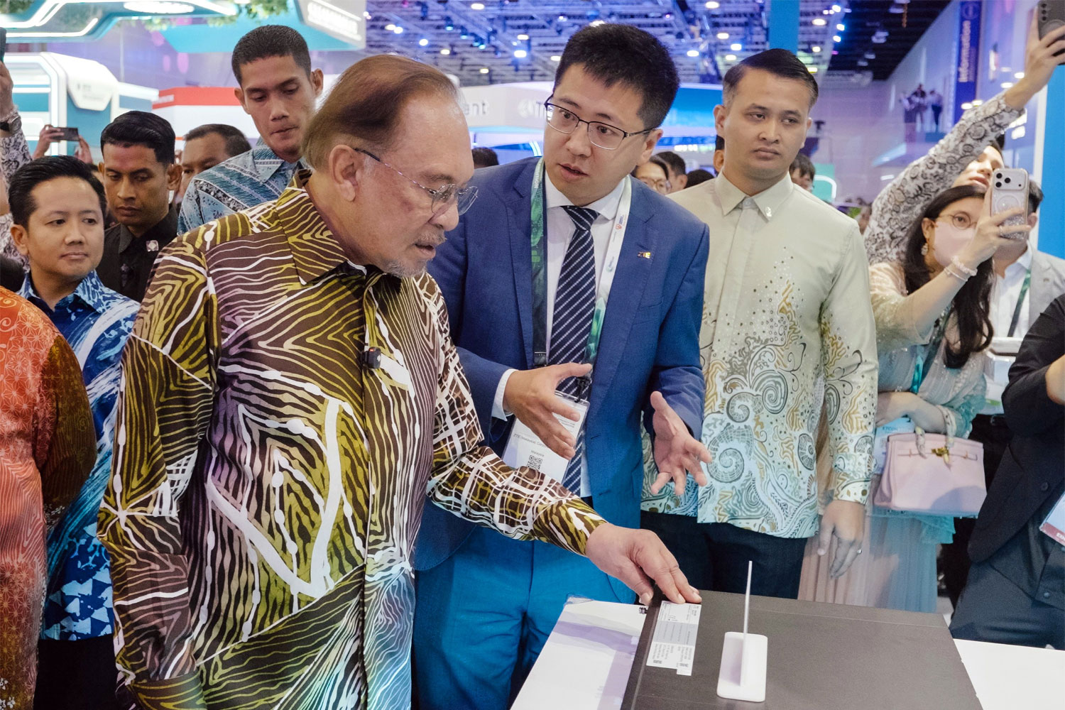 ZTE @ TNB Energy Transition Conference
